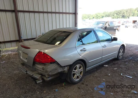 2007 Honda Accord 2.4 Ex z USA, uszkodzony, nr VIN 1HGCM56787A159695
